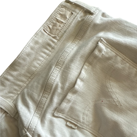 Levi's White Women's Bermuda Shorts - Picture 5 of 5